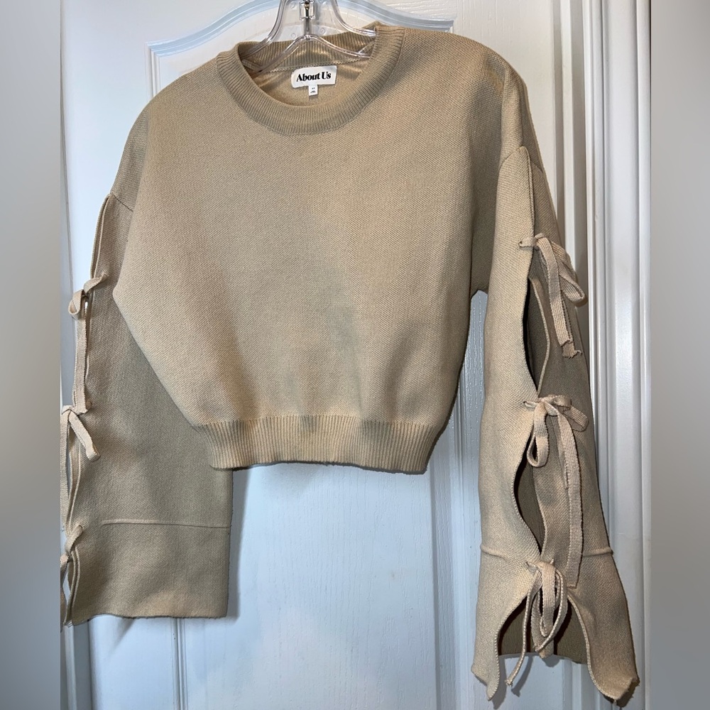 Beige Crop Bow-Tie Chic Top “About Us” XS
